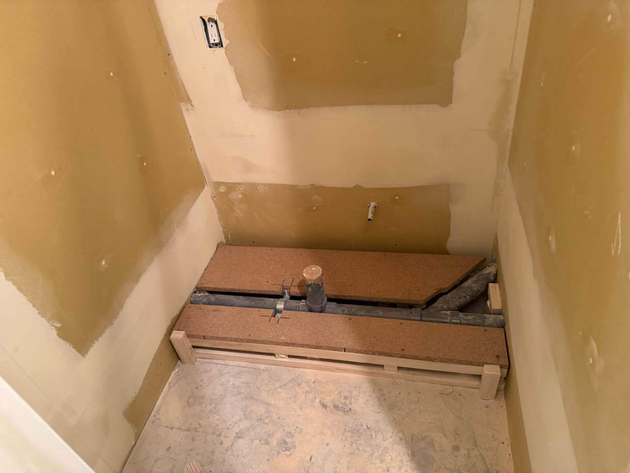 クリニック　置床工事　パーチクルボード　夜間工事（東京都渋谷区）