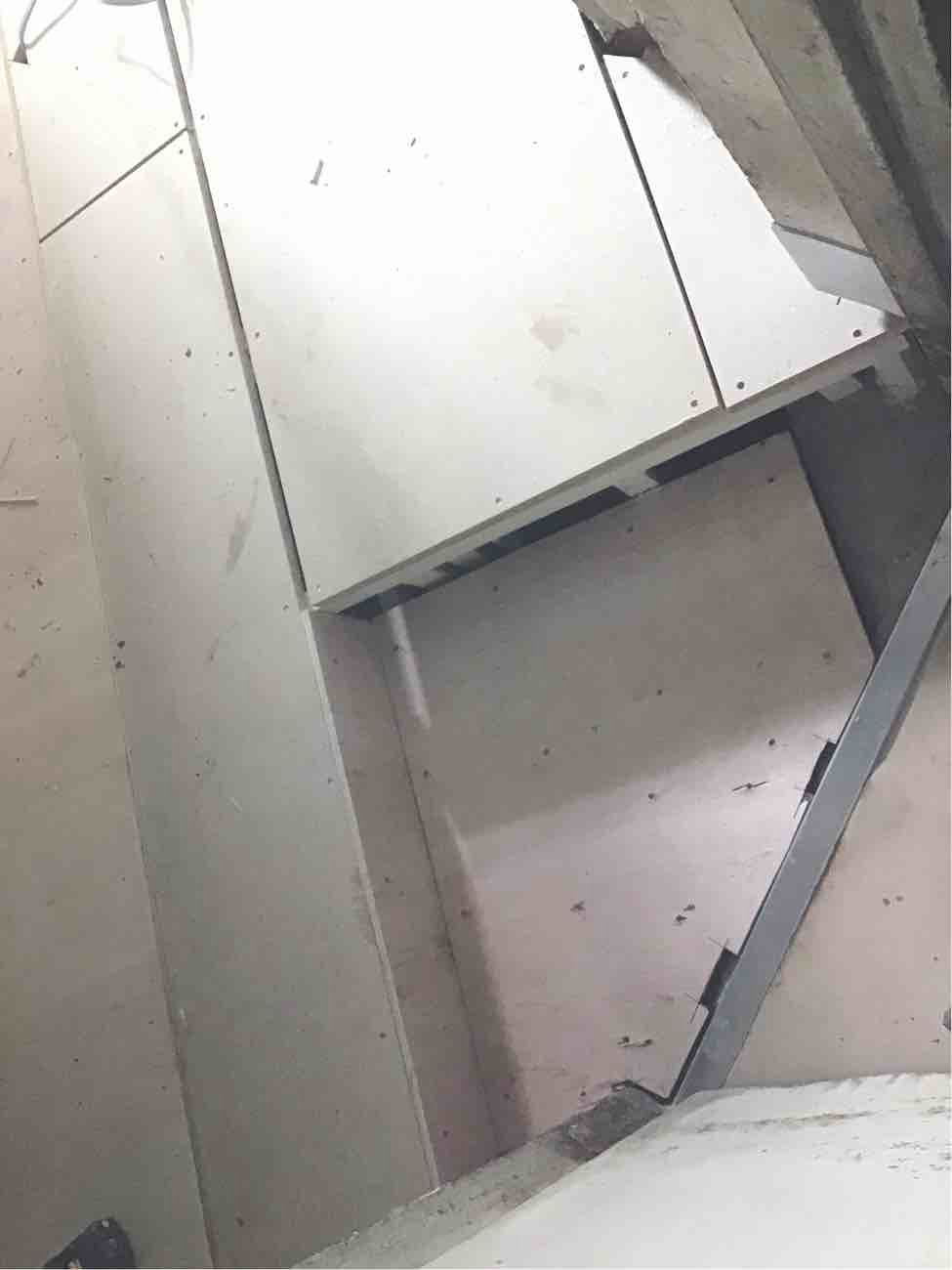 店舗　置床工事　乾式二重床（東京都品川区）