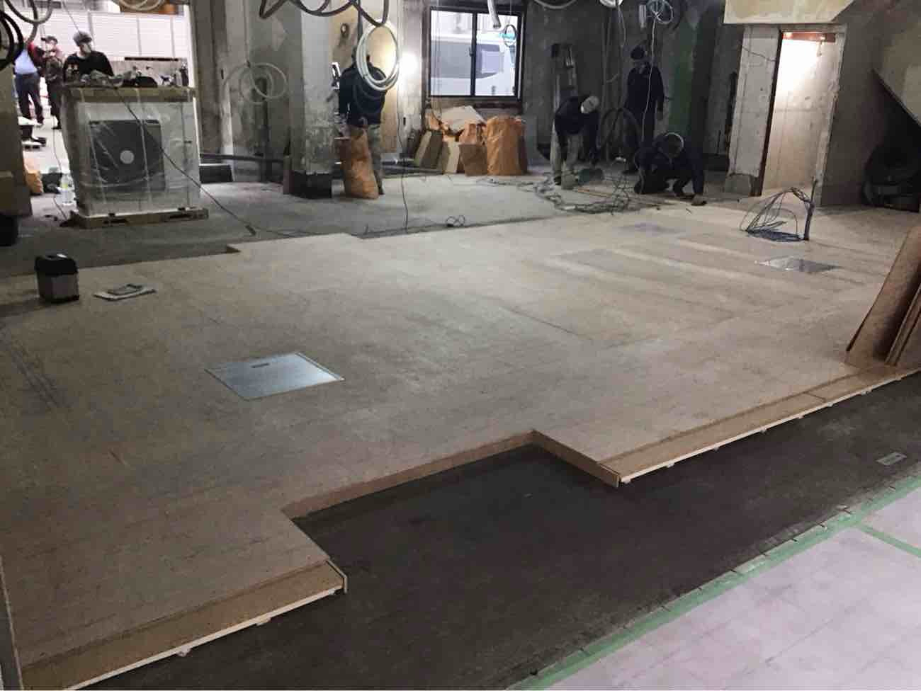 店舗新装　１日置床工事　乾式二重床（東京都小平市）