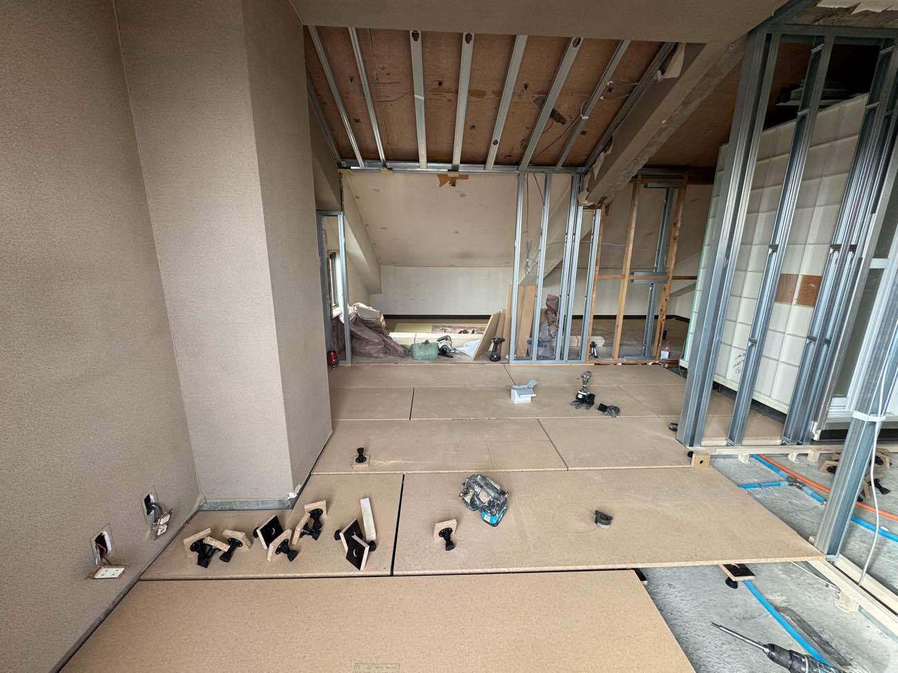 東京都品川区にて、マンションの１day置床工事を行いました。（乾式二重床）【秀和建工】