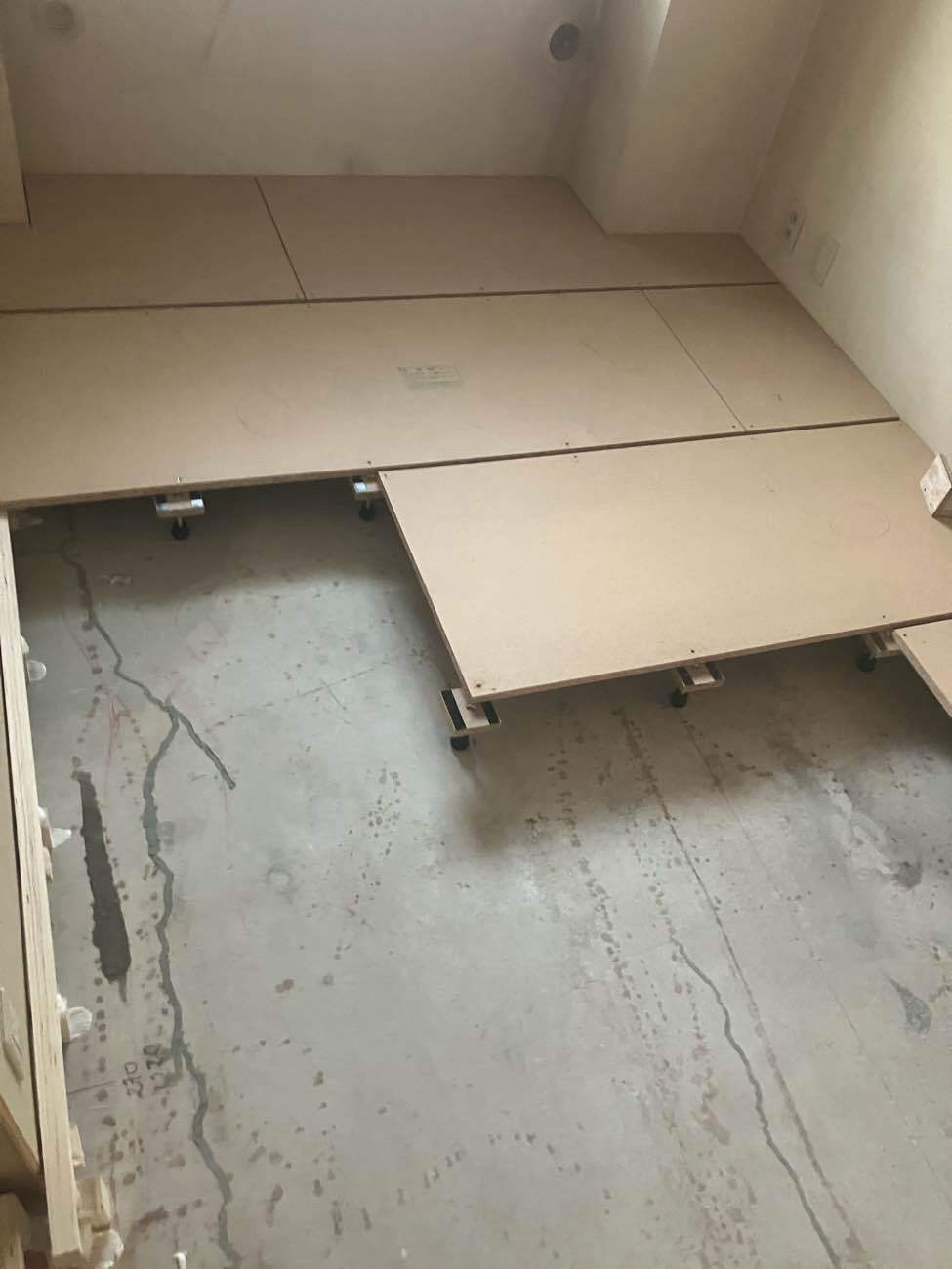 マンション　1日置床工事　乾式二重床（神奈川県海老名市）