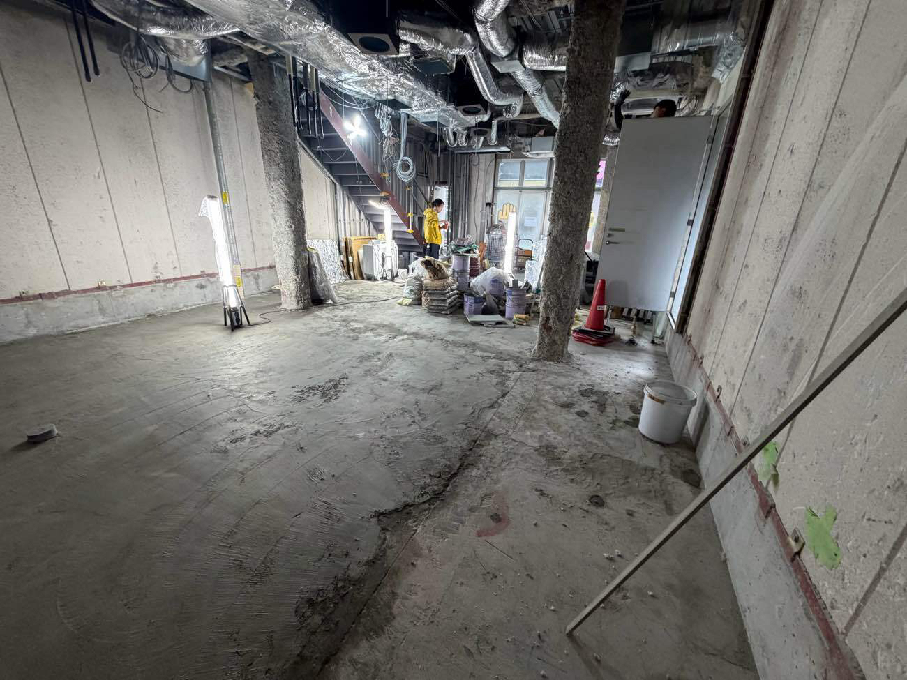 店舗　置床工事　乾式二重床（東京都新宿区）