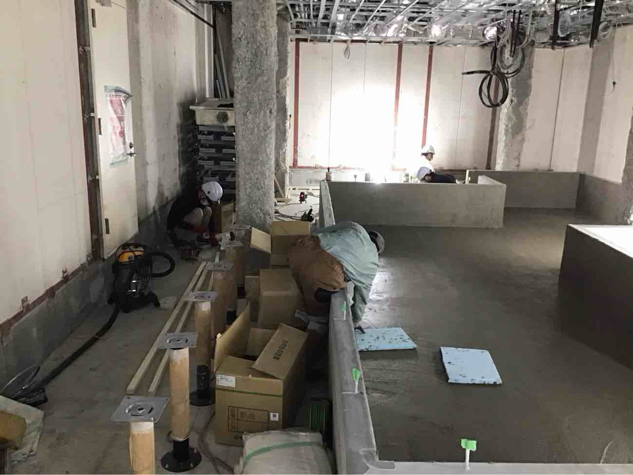 店舗　置床工事　乾式二重床（東京都新宿区）