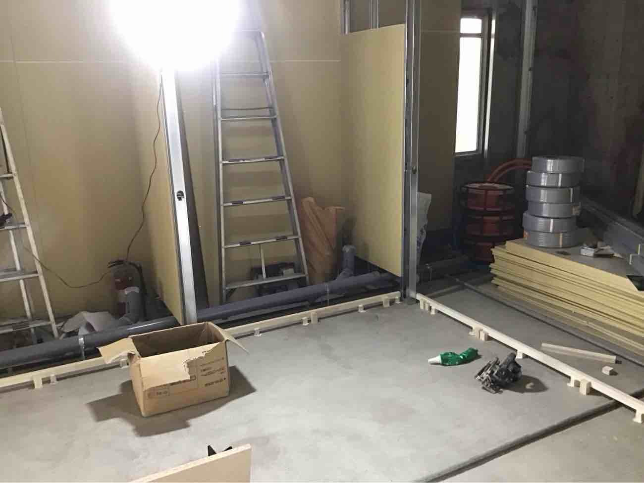 店舗　新装工事　置床工事　乾式二重床（東京都江東区）